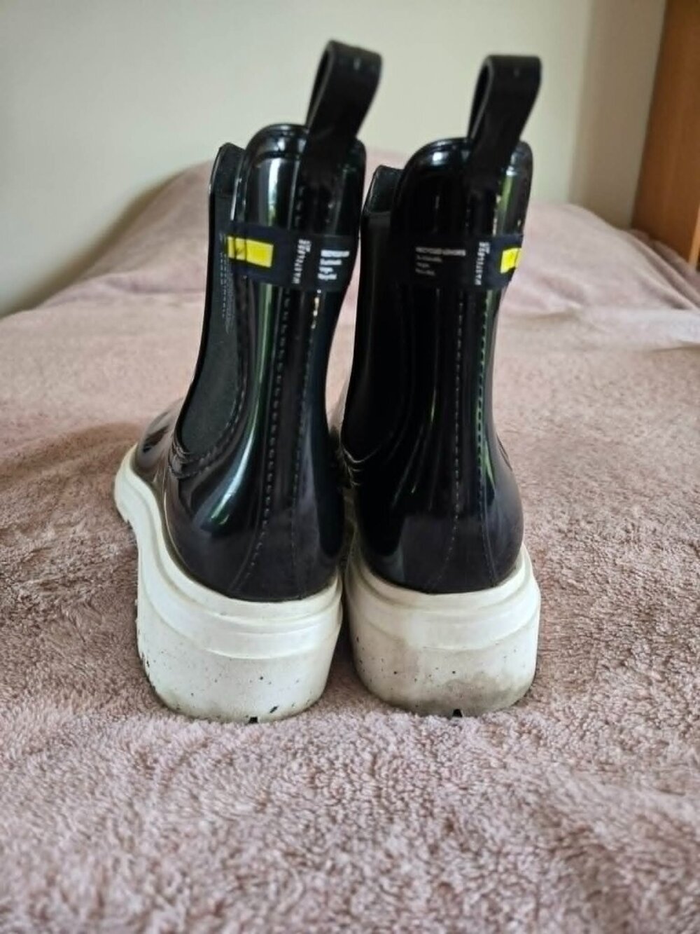 Lemon Jelly Pointed Toe Rainboots - Vegan - Great condition! - Picture 4 of 7